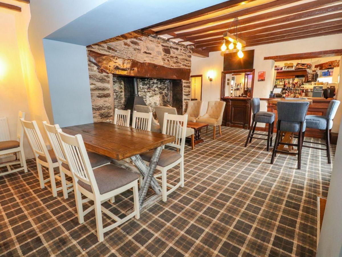 The Blue Lion Hotel Cynwyd Bagian luar foto